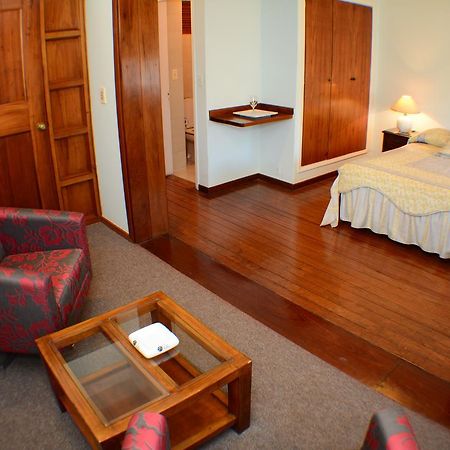 Hotel Crown Мело Екстер'єр фото