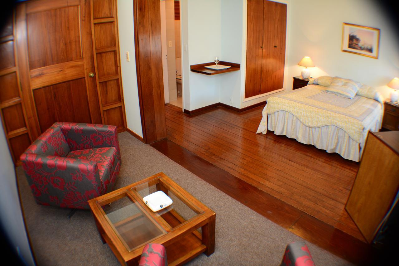 Hotel Crown Мело Екстер'єр фото