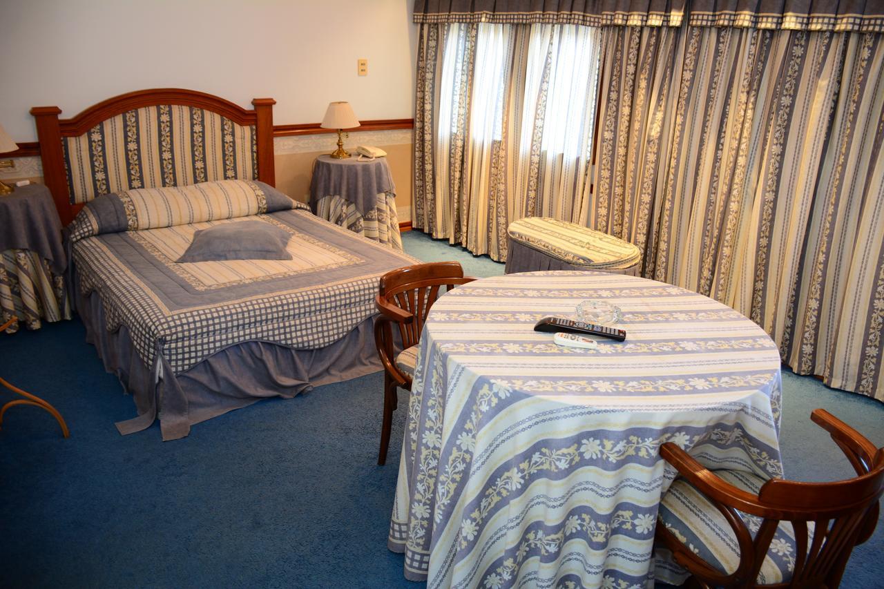 Hotel Crown Мело Екстер'єр фото