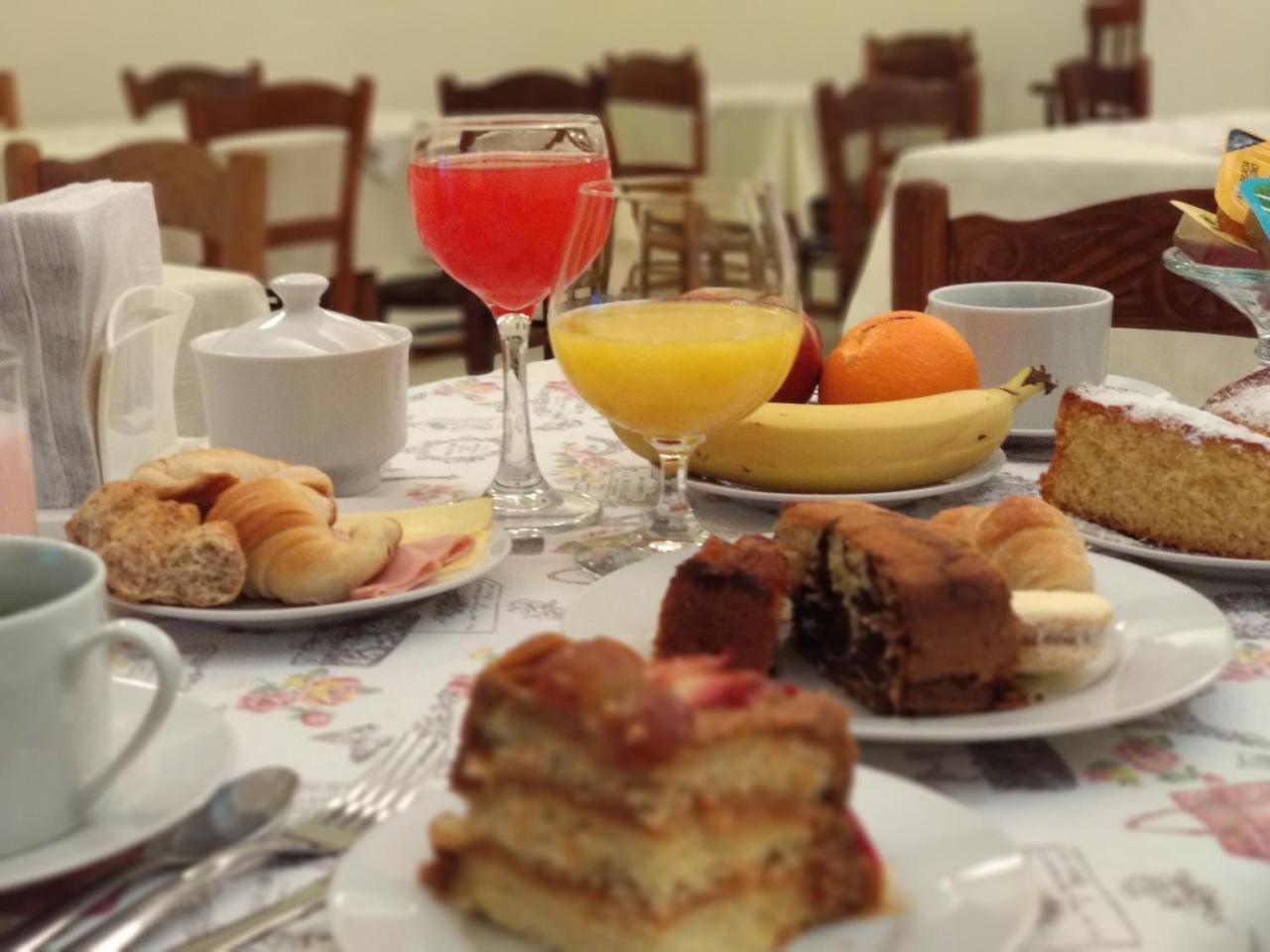 Hotel Crown Мело Екстер'єр фото